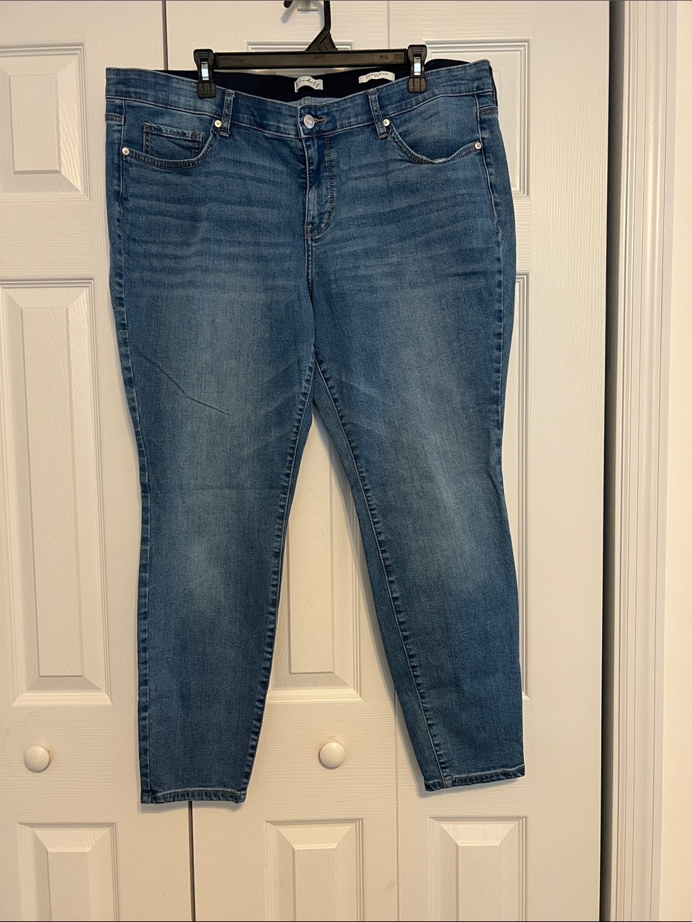 Wonderly Slim Ankle Jeans in Blue Wash